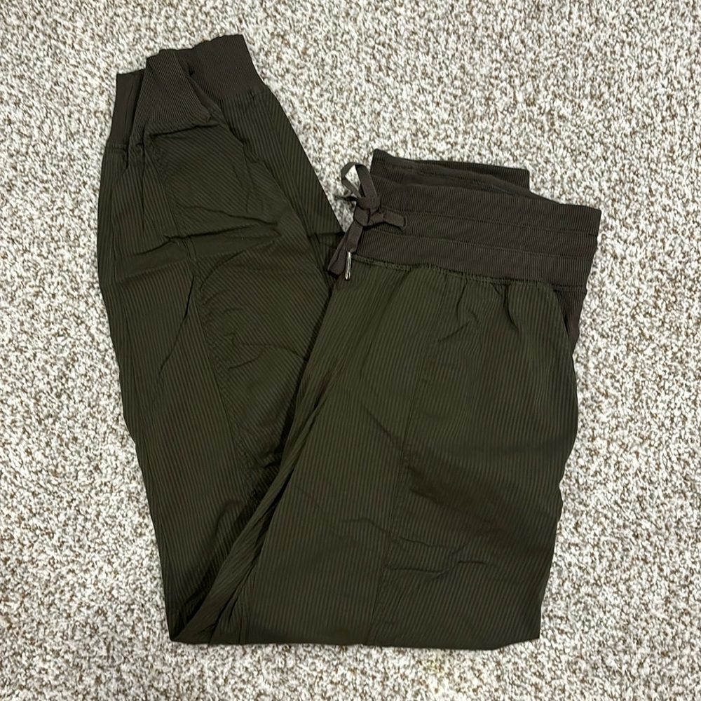 LULULEMON STUDIO PANTS GREEN
